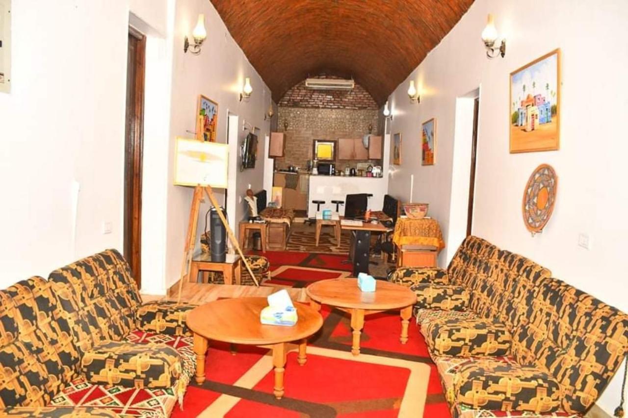 Om-Abdallah Aswan Bagian luar foto
